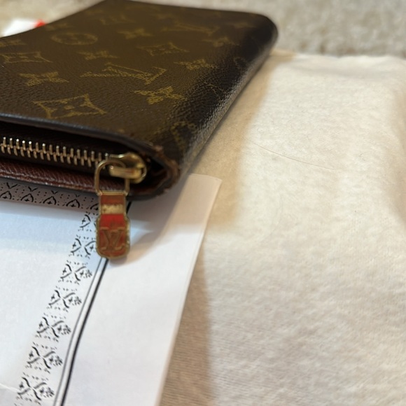 EUC Louis Vuitton full zip wallet - Picture 3 of 5